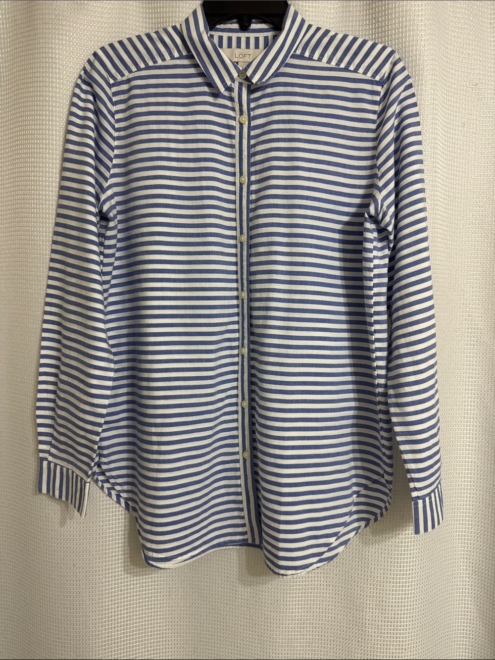 Like new Loft white & blue long sleeve shirt. Size s